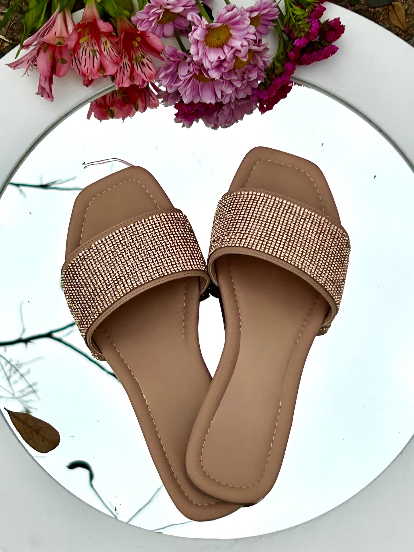 Sandalia cristales dorados