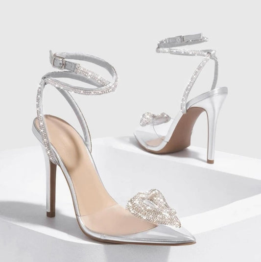 Stiletto transparente de corazón